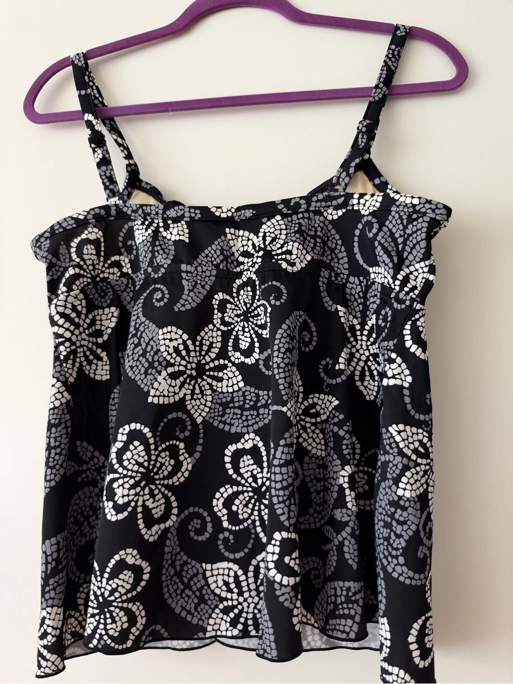 Maxine of Hollywood Black and White Floral Camisole Tank - Picture 2 of 9